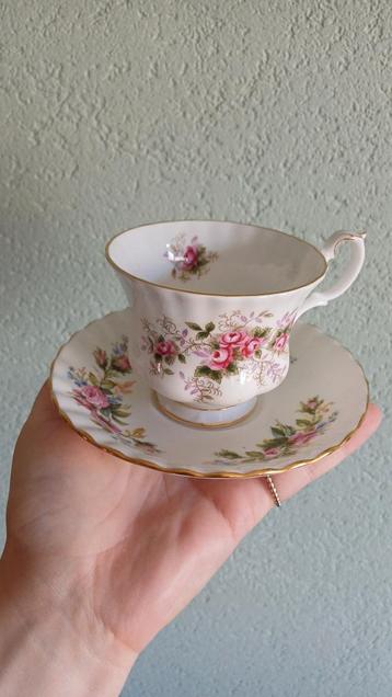 Royal Albert "moss rose" schotel en "lavender rose" kop beschikbaar voor biedingen
