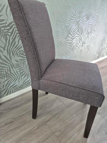6 grijze eetkamerstoelen beschikbaar voor biedingen
