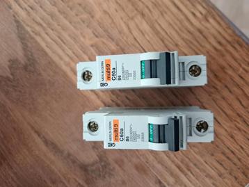 Twee Merlin Gerin Multi9 C60a B6 automaat beschikbaar voor biedingen