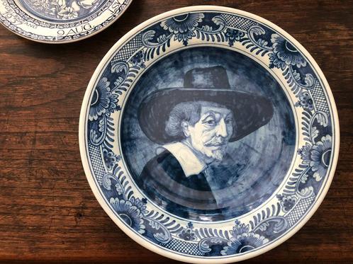 Oud Delft blauw wandbord Staalmeester van Rembrandt, Antiek en Kunst, Antiek | Wandborden en Tegels, Ophalen of Verzenden