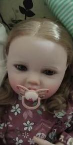 Realistische peuter pop levensecht Lottie (60cm), Ophalen of Verzenden, Nieuw, Pop, Levensecht of Reborn