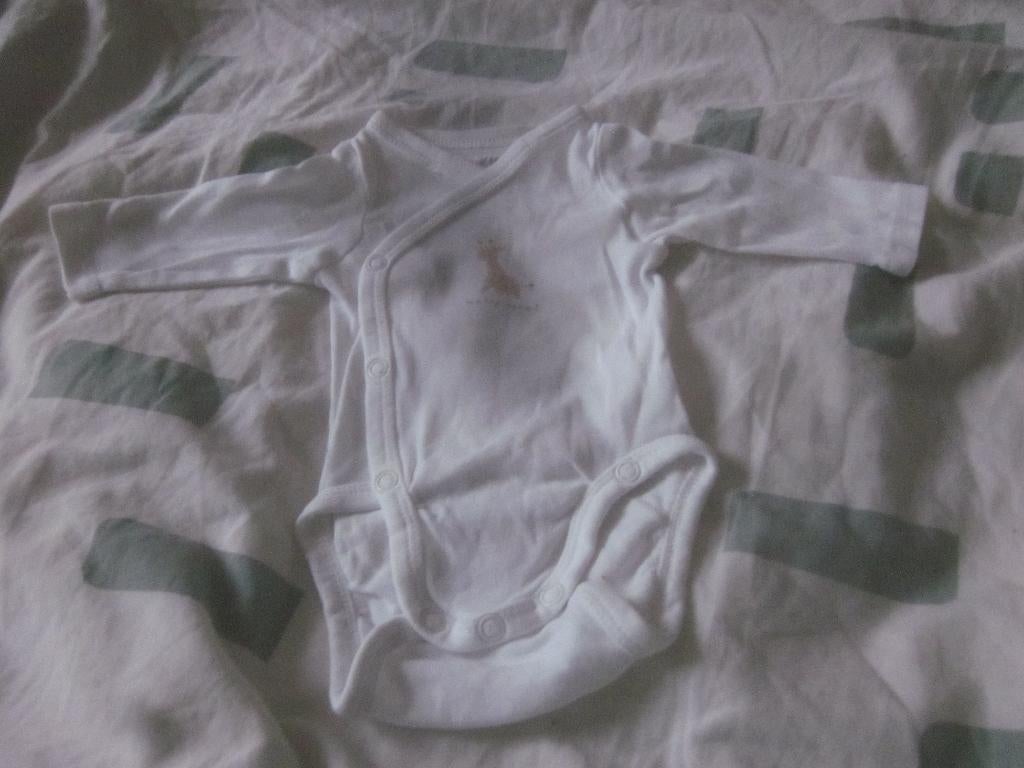 Nieuw prematuur wit overslagrompertje met klein girafje 44, Kinderen en Baby's, Babykleding | Prematuur, Nacht- of Onderkleding