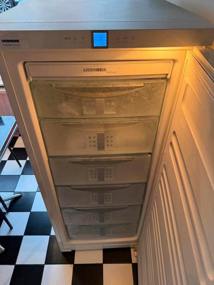 Liebherr no frost vriezer met 6 lades in nieuwstaat, Witgoed en Apparatuur, Vriezers en Diepvrieskisten, Zo goed als nieuw, Vrijstaand
