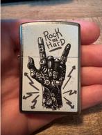 Zippo rock me hard, Verzamelen, Rookartikelen, Aanstekers en Luciferdoosjes, Ophalen of Verzenden, Zo goed als nieuw, Aansteker