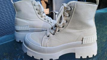 Dames boots, schoenen  beschikbaar voor biedingen