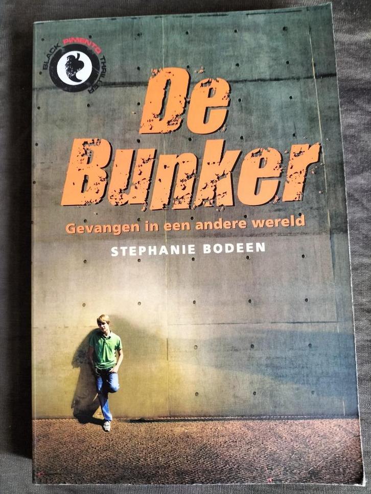 Stepanie Bodeen - De bunker / gevangen in een andere wereld, Boeken, Kinderboeken | Jeugd | 13 jaar en ouder, Zo goed als nieuw