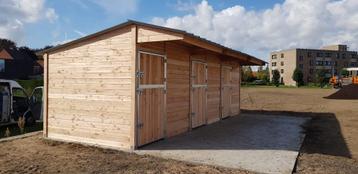 3 Paardenstallen in één lijn (3x3)3 of (3x4)3 beschikbaar voor biedingen