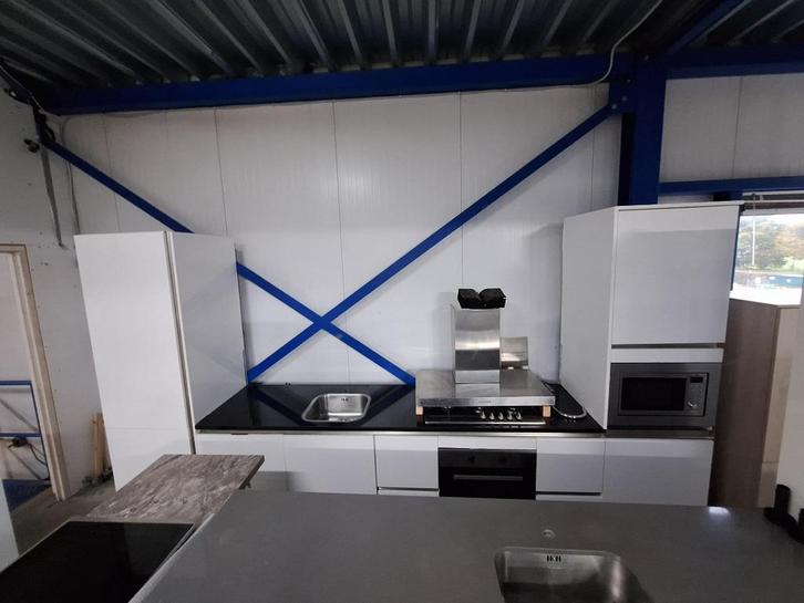 Complete keuken Compleet met APP 120Keukens op voorraad 2799, Huis en Inrichting, Keuken | Complete keukens, Zo goed als nieuw
