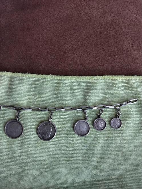 Zilveren munten aan een armband, Postzegels en Munten, Munten | Nederland, 10 gulden, Koningin Wilhelmina, Zilver, Ophalen