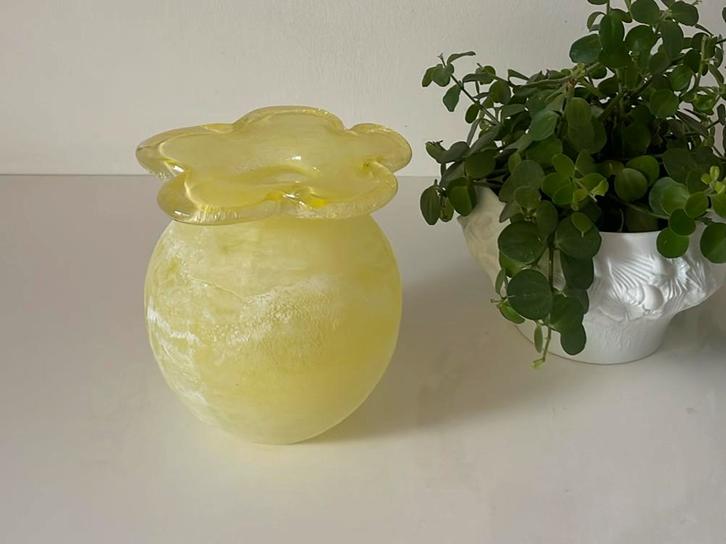 Geel glazen bloemenvaas, Huis en Inrichting, Woonaccessoires | Vazen, Zo goed als nieuw, Overige kleuren, Minder dan 50 cm, Glas