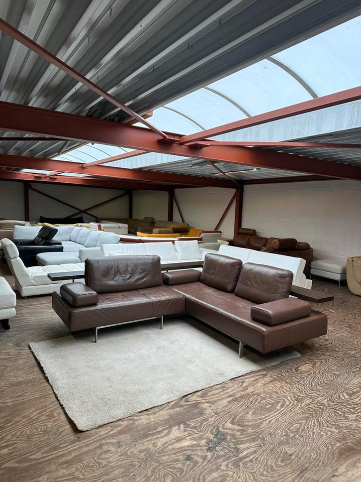 Bruine leren design hoekbank Rolf Benz Dono bank bankstel, Huis en Inrichting, Banken | Voetenbanken en Poefen, Zo goed als nieuw