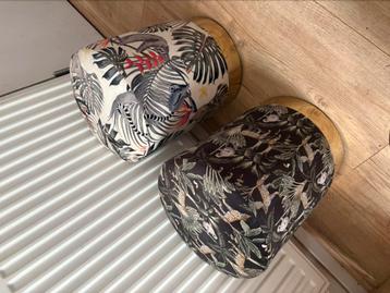 2 leuke jungle poefjes zwart en wit beschikbaar voor biedingen