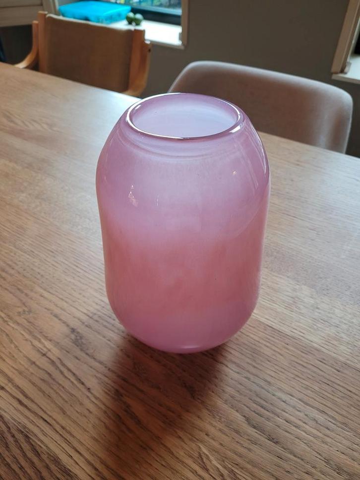 Prachtige Mondgeblazen Roze Glazen Vaas, Huis en Inrichting, Woonaccessoires | Vazen, Zo goed als nieuw, Rood, Minder dan 50 cm