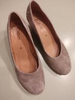 Gabor sleehak pump suede crème kleur. Maat 5. Maat 38, Kleding | Dames, Schoenen, Ophalen of Verzenden, Zo goed als nieuw, Beige