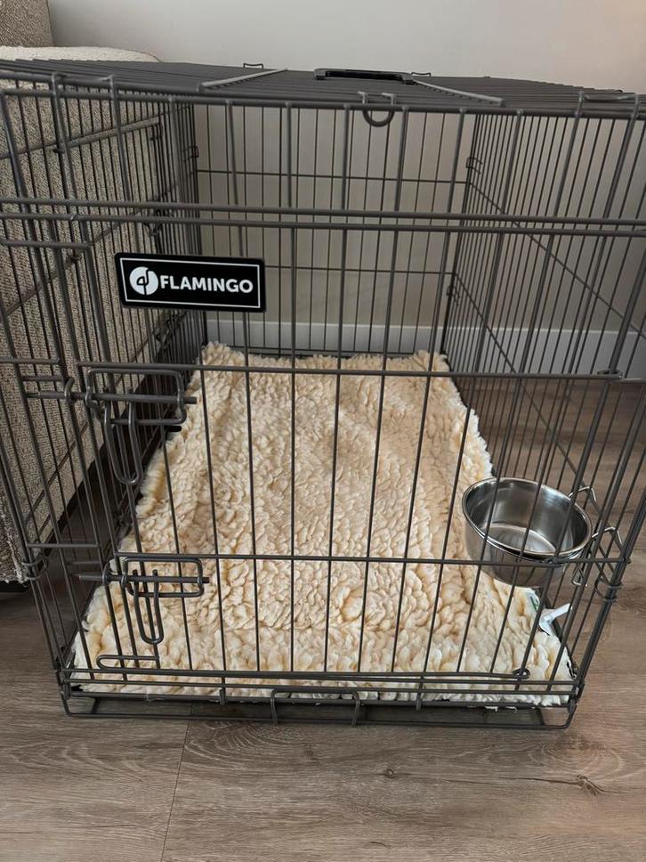Flamingo Ebo bench taupe maat L, Dieren en Toebehoren, Hondenbenches, Zo goed als nieuw, Ophalen