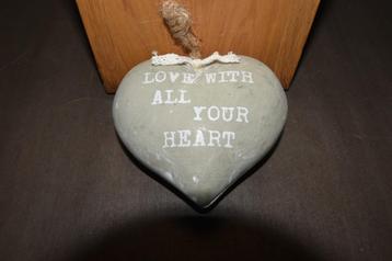 Leuk houten hartje met tekst beschikbaar voor biedingen