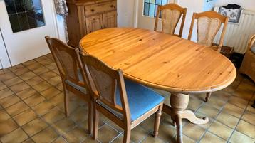 Eettafel (uitschuifbaar) en 4 stoelen  beschikbaar voor biedingen