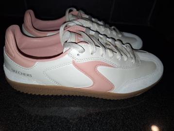 Nieuw! Skechers hotshot kickoff beschikbaar voor biedingen
