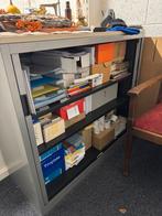 Metalen roldeurkast met legplanken, Huis en Inrichting, Kasten | Roldeurkasten en Archiefkasten, Ophalen, Gebruikt, 100 tot 150 cm
