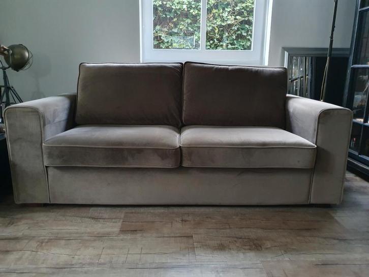 Bank 2.5 zits kleur taupe, stof velours., Huis en Inrichting, Banken | Complete zithoeken, Zo goed als nieuw, Stof, Ophalen