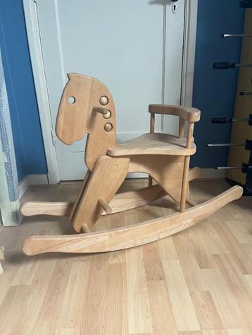Houten hobbelpaard  beschikbaar voor biedingen