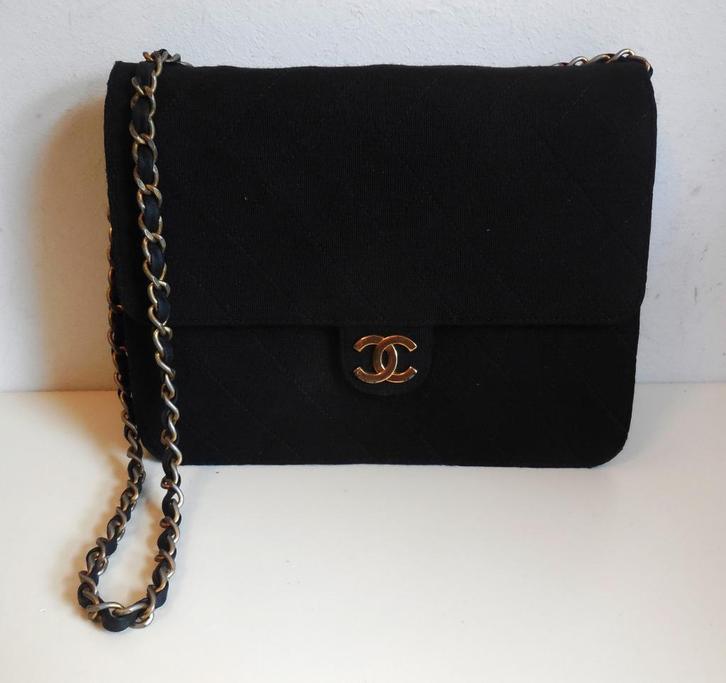 Chanel black cotton flap shoulderbag vintage, Sieraden, Tassen en Uiterlijk, Tassen | Damestassen, Gebruikt, Schoudertasje, Zwart