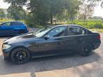 BMW 320i HIGH EXCUTIVE met twee setjes velgen, Auto's, Zwart, 4 cilinders, Zwart, 14 km/l