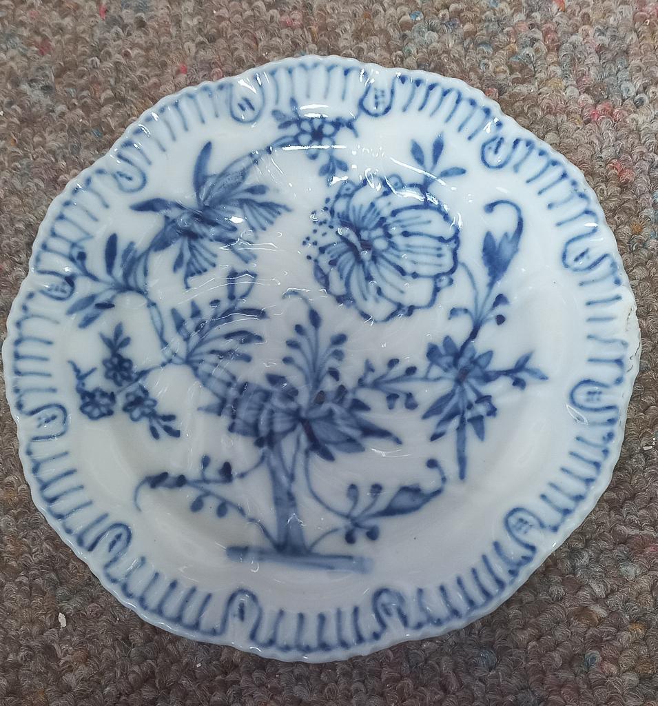 Antiek porseleinen Zwiebelmuster schoteltje, Antiek en Kunst, Antiek | Servies los, Ophalen of Verzenden
