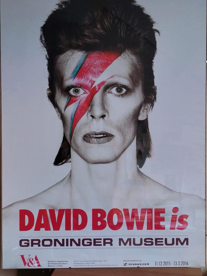 Poster David Bowie 2016, Verzamelen, Posters, Zo goed als nieuw, Muziek, Deurposter of groter, Rechthoekig Staand, Met lijst, Ophalen of Verzenden