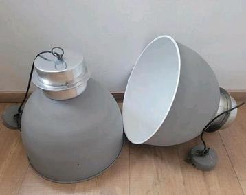 Hanglamp betonlook beschikbaar voor biedingen