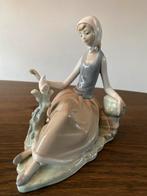 Lladró Porseleinen Beeldje "Shepherdess with Dove" #4660., Antiek en Kunst, Ophalen of Verzenden
