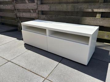 Besta TV kast van Ikea beschikbaar voor biedingen
