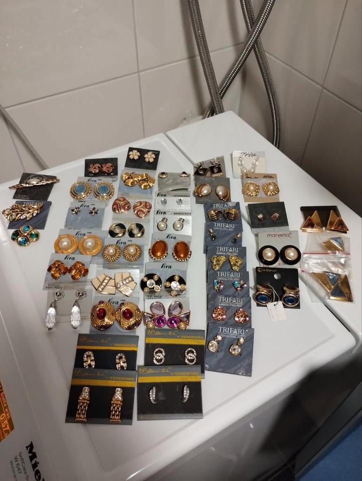 Vintage NOS jaren tachtig meerdere oorbellen sets, Sieraden, Tassen en Uiterlijk, Oorbellen, Nieuw, Overige materialen, Ophalen of Verzenden