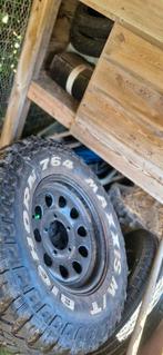 Suzuki vitara offroad banden goede staat, Ophalen of Verzenden, Suzuki