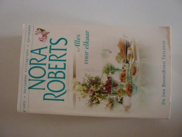 Nora Roberts - De Inn BoonsBoro Trilogie, Boeken, Overige Boeken, Zo goed als nieuw, Ophalen of Verzenden