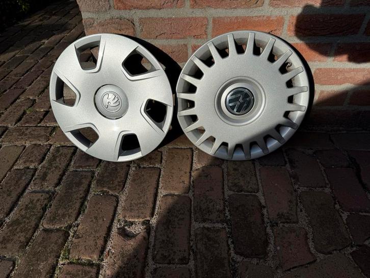 VW & Skoda Wieldoppen 15 inch - Set van 8 € 15,00, Auto diversen, Wieldoppen, Gebruikt, Ophalen