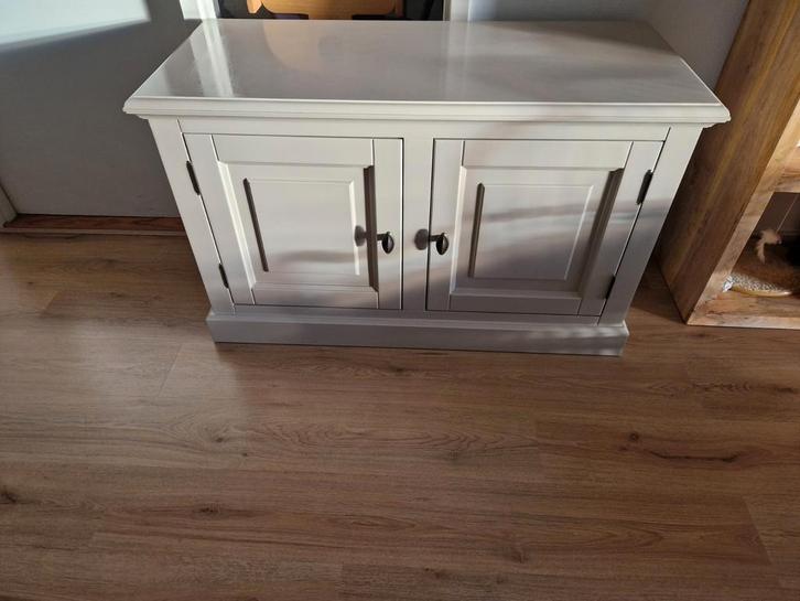 Leuke en goed uitziende kast / dressoir voor kat, Huis en Inrichting, Kasten | Dressoirs, Gebruikt, 25 tot 50 cm, Ophalen