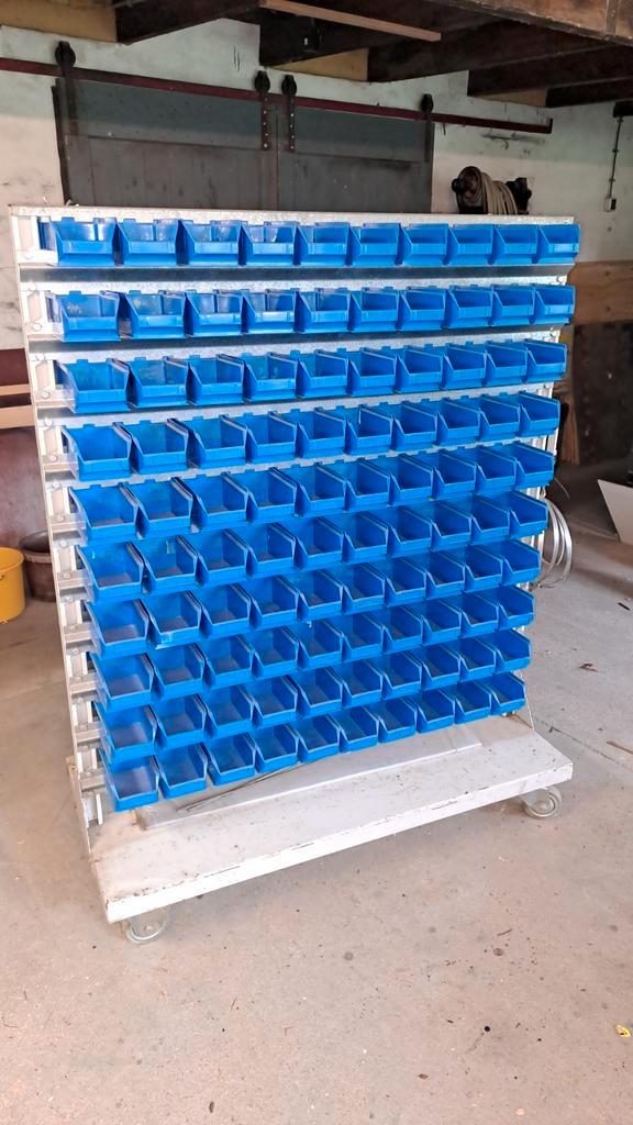 Mobiele magazijnstelling met 200 MK opbergbakjes, Doe-het-zelf en Verbouw, Transportwagens, Gebruikt, Transportkar, 100 liter of meer