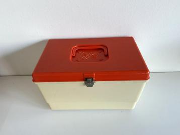 Vintage Curver Naaidoos Naaibox beschikbaar voor biedingen
