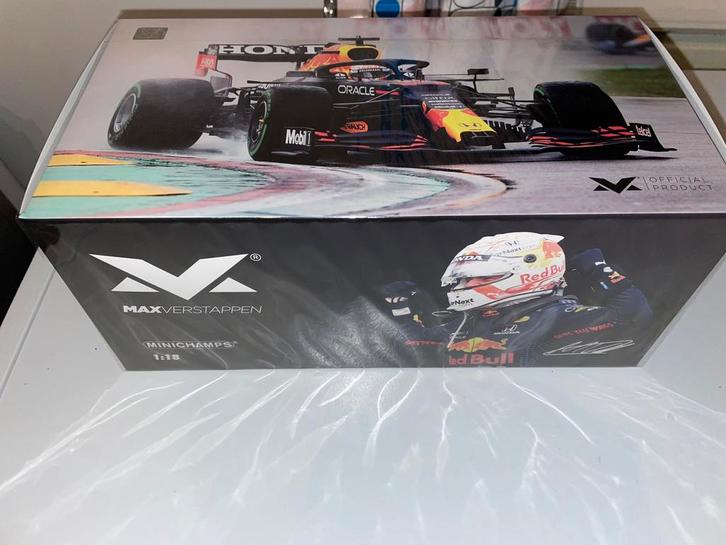 Red Bull Racing RB16B Max Verstappen Winner GP Emilia ed 60, Hobby en Vrije tijd, Modelauto's | 1:18, Zo goed als nieuw, Auto