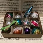 Verzameldoos met gekleurde oude kerstballen en vogel, Diversen, Kerst, Ophalen of Verzenden, Zo goed als nieuw