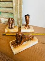 Egyptische beeldjes op natuursteen 3 stuks, Verzamelen, Beelden en Beeldjes, Ophalen of Verzenden, Zo goed als nieuw, Overige typen