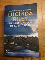Lucinda Riley - De geheimen van de kostschool, Boeken, Lucinda Riley, Ophalen of Verzenden, Zo goed als nieuw, Nederland