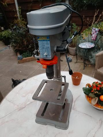 Kolomboor machine beschikbaar voor biedingen