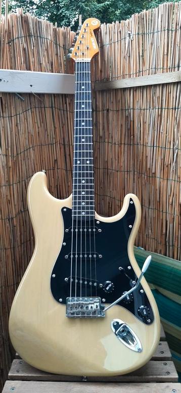 LONDON CITY SPITFIRE MK II Blonde Strat In Nieuwstaat.  beschikbaar voor biedingen