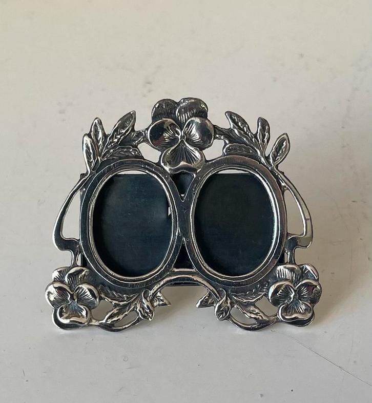 Zilveren dubbel fotolijstje, met bloemen, Antiek en Kunst, Antiek | Goud en Zilver, Zilver, Ophalen of Verzenden