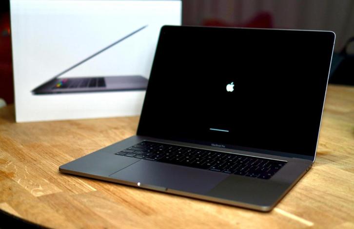 MacBook Pro 15” 512GB Touchbar 2,8 GHz Quad-Core i7 16GB RAM, Computers en Software, Apple Macbooks, Zo goed als nieuw, MacBook Pro