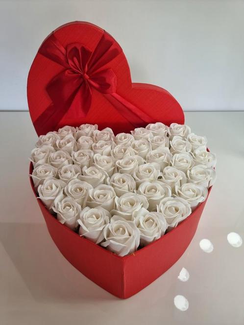 Heart flowerbox met zeeprozen, Hobby en Vrije tijd, Overige Hobby en Vrije tijd, Nieuw, Ophalen of Verzenden