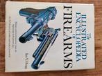 The illustrated Encyclopedia of Firearms - Ian V. Hogg, Boeken, Ophalen of Verzenden, Gelezen