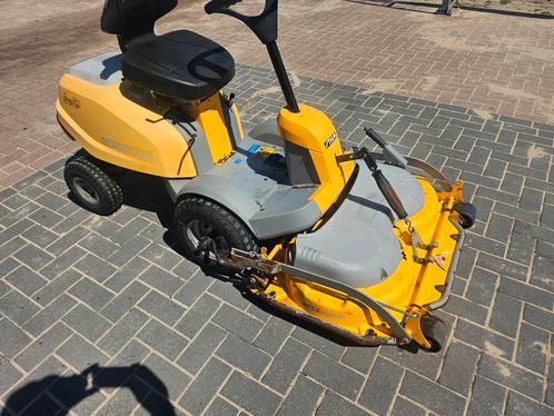 Zitmaaier   frontmaaier 
stuga villa  classic 
Moter 13 pk b, Tuin en Terras, Grasmaaiers, Zo goed als nieuw, 50 cm of meer, Cirkelmaaier